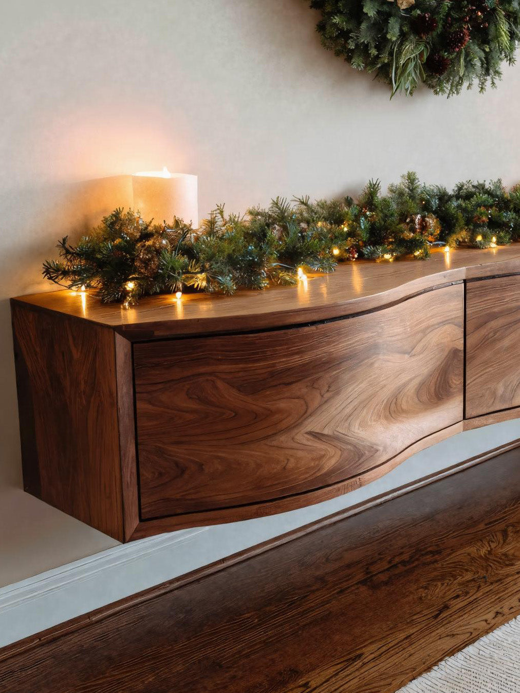 Modern Floating TV Shelf For Holiday Decoration
